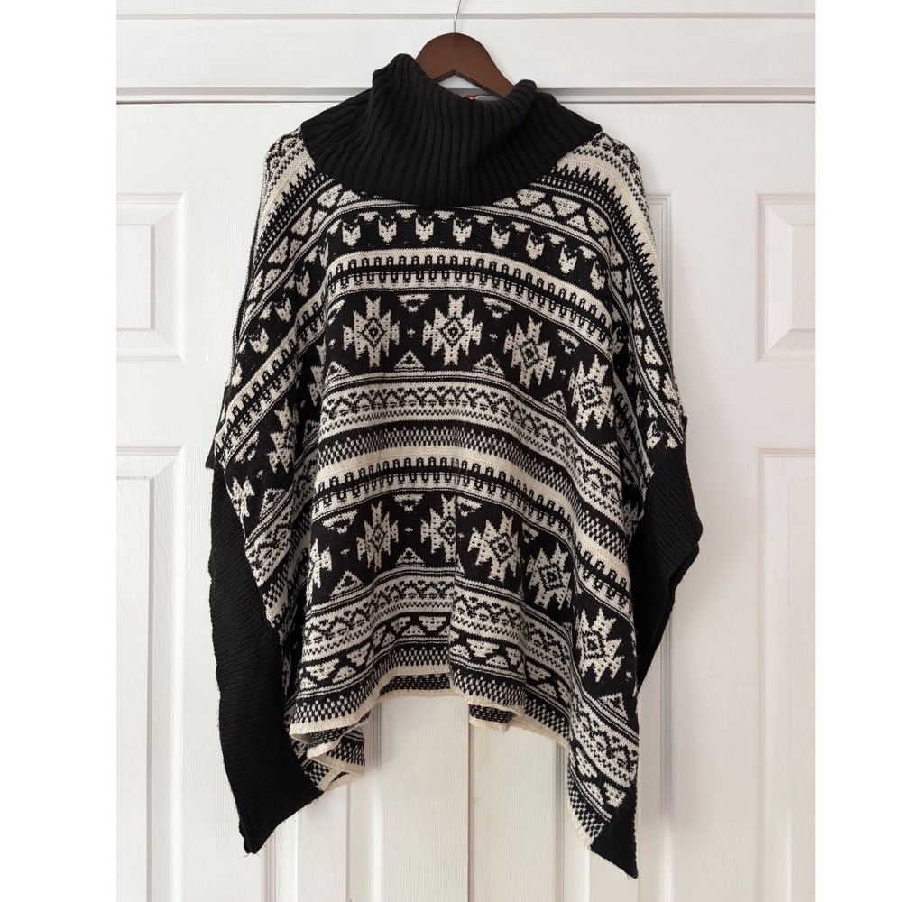 C. Charlotte Russe Womens Black White Fair Isle Turtleneck Knit Poncho M/L